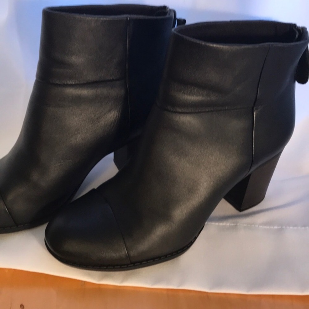 Clarks black ankle boots cushion heel